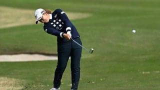 「これはめっちゃ運がいい」　女子ゴルフで池ポチャを救った珍プレーが「奇跡」と話題