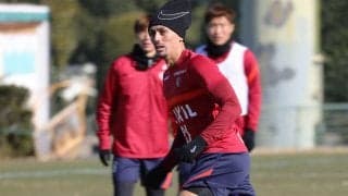 鹿島「非常に深刻に受け止めている」、蹴り上げたペットボトルが高速でスタンドへ…鹿島がディエゴ・ピトゥカの行為を謝罪