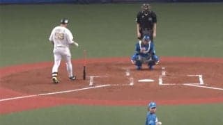 バットが打席で直立不動「あんな綺麗に」　相手打者への“小さな親切”に注目