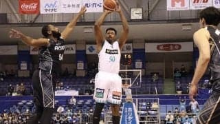 デイヴィッド・サイモンが勝負所で躍動…京都が三河に見事な逆転勝利を飾る