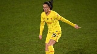 「狂ってるわ」“人間発射台”が再降臨! リバプール女子DFのロングスローの飛距離が尋常じゃない