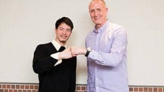 トム・ホーバスHCと車いすバスケ鳥海連志が対談。銀メダル獲得の共通点は「チャレンジ」