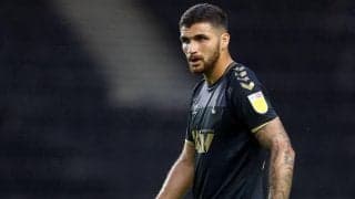 「馬鹿げたチャレンジ」無謀なドリブルとスライディングで退場…途中出場DFの愚行に監督も失望「愚かで、甘く、無謀で、レッドカードだ」