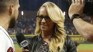 【MLB】4年前に“打球が顔面直撃”の美人レポーター　ファウル軽々回避で「プロ中のプロ」