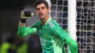 「手長すぎ」「今何センチ飛んだ？」身長2mのGKクルトワのスーパージャンプに驚嘆「ゴール小さくしてない？」