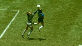 ユニフォームに6億5000万円!? マラドーナの“神の手”＆“5人抜き”のユニがオークションへ