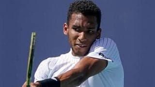  第1シードのオジェ 8強逃す 