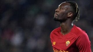 雪玉被害は2人目…モウリーニョ監督に続いてエイブラハムも相手ファンから投げつけられる