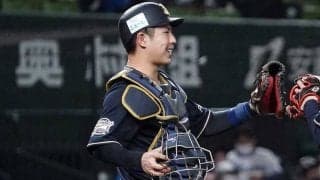 憤死の走者はガックリ…　失点防いだオリの“完璧連係”は「子どもたちのお手本」