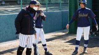 スリッパと柔らかいボールで捕球が上手くなる　握り替えも早くなる“意外”な練習法