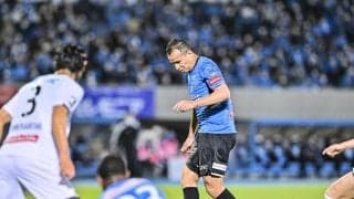試合後に川崎サポーターが特別な横断幕を掲示！ 主将・谷口もトラメガで応えた「書かれていた内容」