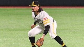 グラウンド横断した“衝撃キャノン”　俊足打者もお手上げの「肩が流石すぎる」