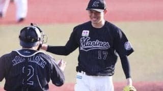 完全試合を達成、ロッテ・佐々木朗希の「恐るべき能力」。ジョニー黒木は「１年目のキャンプのキャッチボールで気づいた」