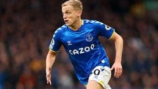 「ロミー、この世界にようこそ」　あのベルカンプ愛娘と交際中のファン・デ・ベークがパパに！