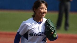 【大学野球】「ナックル姫」が始球式でストライク投球　東都大学リーグで“伝家の宝刀”披露