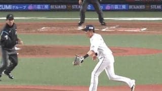 源田の超速“左手だけ送球”が「美しすぎる」　走者も冷や汗「これ以上ないプレー」