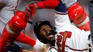 【MLB】全然アウトにできない“絶望の挟殺プレー”　塁上は大混乱「こんな光景見たことない」