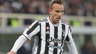 アルトゥールが練習中に右足首を捻挫、重傷は回避