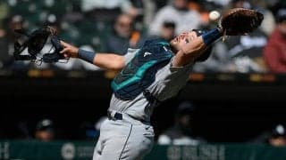 【MLB】内野全員で追いかける“ポップフライ”で大混乱…「攻撃的な風」「これはクレイジー」