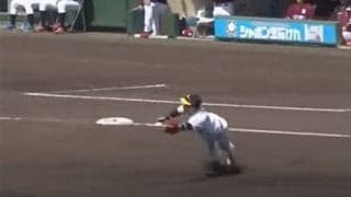 地上1mの“空中キャッチ”が「こりゃすごい」　鷹ドラ4の美技に「惚れ惚れ」