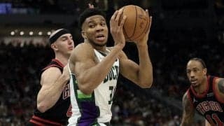 前年王者のバックスが白星スタート…ブルズとの接戦を制す／NBAプレーオフ