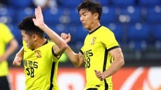 背後から相手選手の顔面を蹴る愚行で一発退場→即解雇…ACL出場の広州FCのDFがクビに