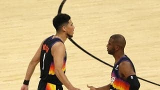 ケガのため欠場が報じられたブッカーがチームと帯同…ポールは「彼は僕らと一緒にいる」