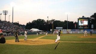 【MLB】死球を与えた投手がボコボコに…　ベンチ総出の殴り合いが「尋常じゃない」