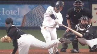 空振った打者直撃の魔球は「どんだけエグいの」　“究極軌道”は「ボウリングみたい」