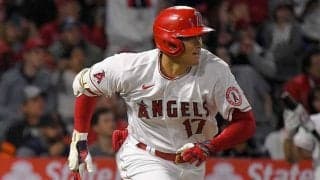 193cm大谷翔平の背後にいた“MLB最長身201cm球審”にネット反響「遠近法おかしい」