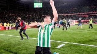 「神に感謝する」17年前の優勝を知る伝説のMFホアキンが涙「最近溜め込んでいた感情から…」