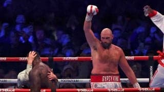 ボクシングヘビー級王者、115kg挑戦者を突き飛ばしたTKOに海外衝撃「なんて押し出しだ」