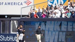 【MLB】グラウンドに散乱する缶やゴミ　ヤ軍ファンの“蛮行”に非難の声殺到「醜すぎる」