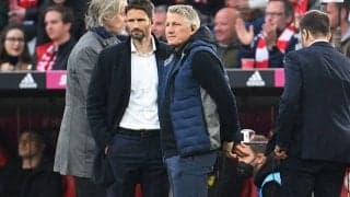 生放送中の衝撃シーン！ 元ドイツ代表MFが背後から大量のビールに襲われる珍場面「決して変わらない!」、「これぞミュラー」