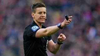 「明らかなファウル」デア・クラシカーで波紋呼んだ判定、主審がミスジャッジ認める