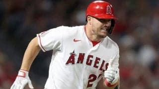 【MLB】「ハーフスイングの三塁打」“曲芸打ち”見せたトラウトが「早送りに見える」