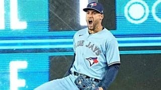 【MLB】「スーパーマン？」「飛行機だ」50メートル先の打球に追いつく驚愕の“空中浮遊”