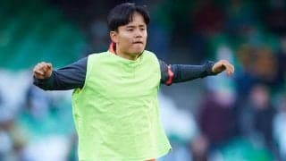 「海パンかぶってる？」久保建英なお茶目な被り物姿にファンも注目「奇抜やね笑」