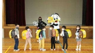 ロッテが小学1年生にランドセルカバー無償プレゼント　11年連続の活動、今年は3000枚