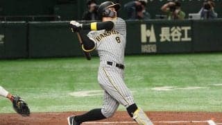 阪神・佐藤輝明が特大7号2ラン　菅野から右翼バルコニー席へ完璧な一振り