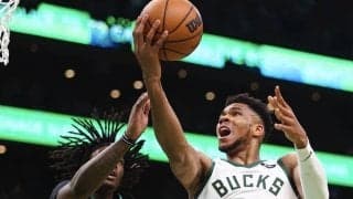 バックスがセルティックスとの初戦を制す…アデトクンボがトリプルダブル／NBAプレーオフ