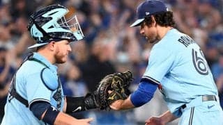 【MLB】走者に瞬き許さぬ“超速スロー”　完璧ブロッキングからの爆肩牽制が「最高だ」