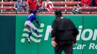 【MLB】2回飛び上がった「とんでもないキャッチ」　“クモ男”の美技が「尋常じゃない」