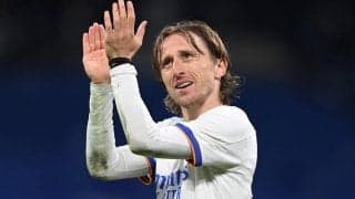 モドリッチがバスの運転手に変身、優勝パレードでクラクションの祝砲