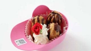 ロッテ、5月8日はピンク一色　ヘルメットチュロスなど母の日限定グルメを多数販売