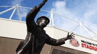 サッカーファンが“立ちション”で逮捕　ドイツ紙「レジェンドの銅像前で悠々と…」