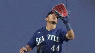 フライ捕球した外野手の“口の動き”に米仰天　超美技の直前に「簡単そうにやってる」