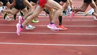 スポーツで突然起こる「脚がつる」問題　実は水分補給だけじゃない予防の基本とは