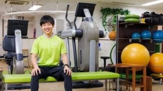 テレワークで猫背が急増？　５分でできる簡単ストレッチで美姿勢に