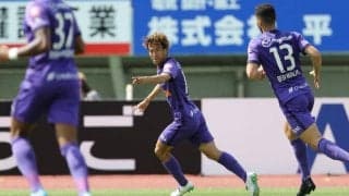 広島が首位鹿島に3発快勝！ 柏の2ゴールなどで4試合ぶり白星、J1通算400勝目の節目に【明治安田J1第12節】